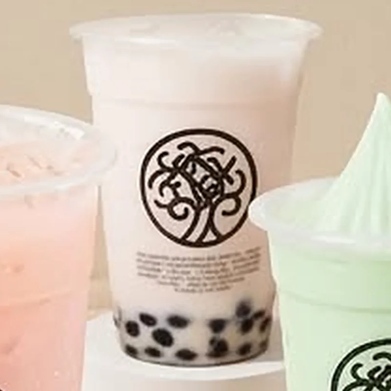 Gluta-Collagen Coffee French Cheesecake iced drink topped with cream and pearls